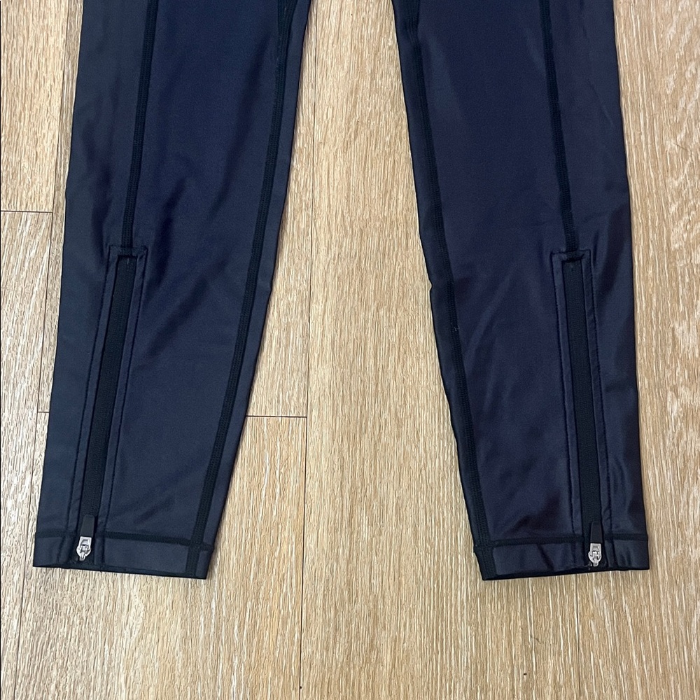Bandier All Access Ultra High Rise Zip Front Leggings in Black Shine size XS - Picture 9 of 11